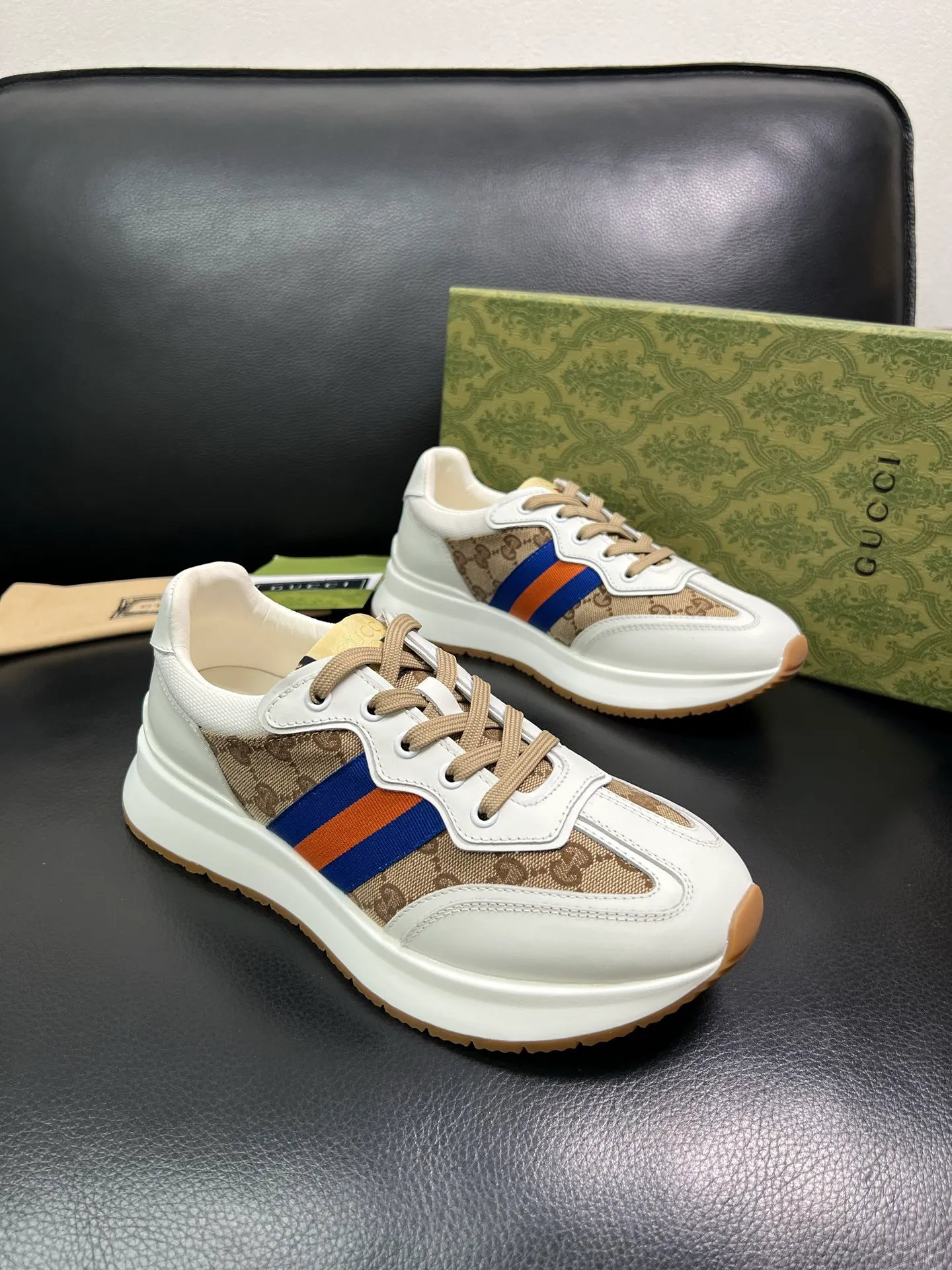 Men's shoes 💰800 Gucci top purchasing Gucci counter new model, original factory configuration of imported cowhide from Italy with printed cloth fabric, imported cowhide lining, breathable and comfortable, sole: original factory special sole is super comfortable, original factory and single goods are high quality, welcome to compare, code number 38-44 (customized 45 46) 85865